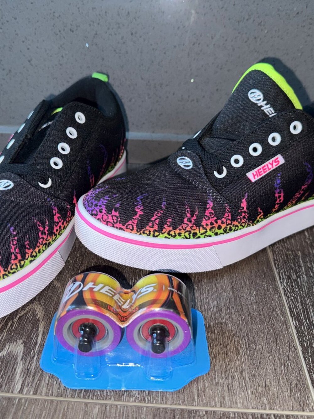 Heelys Pro 20 Prints Mens Skate Shoes Sz 7 Black Flames Lace Up Sneakers NEW